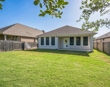 305 Crossvine Trl - Photo Thumbnail 15