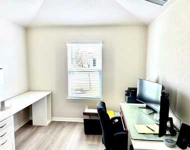 310 Fossil Dr - Photo Thumbnail 14