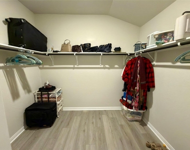 310 Fossil Dr - Photo Thumbnail 10
