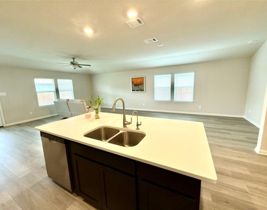 310 Fossil Dr - Photo Thumbnail 2