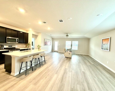 310 Fossil Dr - Photo Thumbnail 3