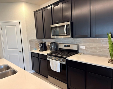 310 Fossil Dr - Photo Thumbnail 4