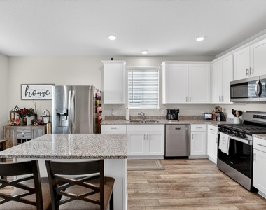 712 Black Alder St - Photo Thumbnail 5