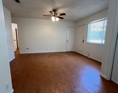 3403 Willowrun Cv - Photo Thumbnail 8
