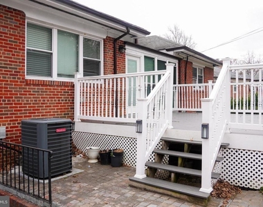 1633 Kalmia Road Nw - Photo Thumbnail 3