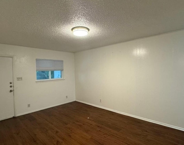 6400 Vioitha Dr - Photo Thumbnail 4