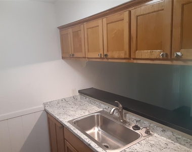 711 Eberhart Ln - Photo Thumbnail 1