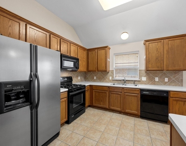 3808 Noe Ln - Photo Thumbnail 8