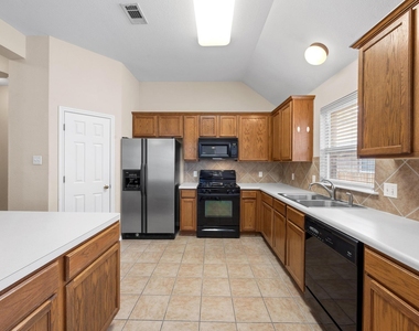 3808 Noe Ln - Photo Thumbnail 24