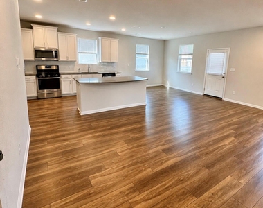 3200 College Park Dr - Photo Thumbnail 6
