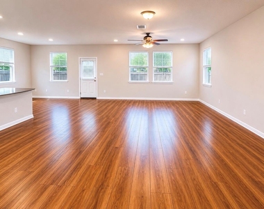 3200 College Park Dr - Photo Thumbnail 4