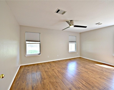 8416 Alvin High Ln - Photo Thumbnail 12