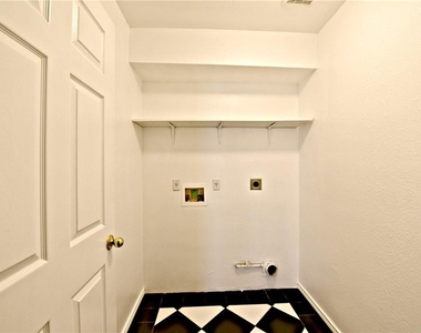 8416 Alvin High Ln - Photo Thumbnail 11