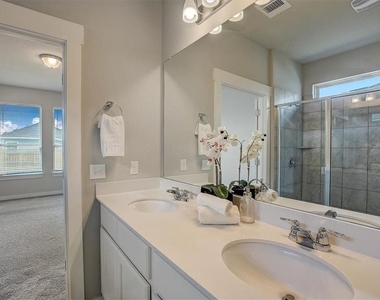 216 Trellis Blvd - Photo Thumbnail 18