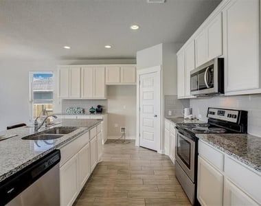 216 Trellis Blvd - Photo Thumbnail 7