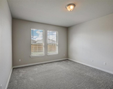216 Trellis Blvd - Photo Thumbnail 15