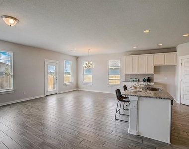 216 Trellis Blvd - Photo Thumbnail 5