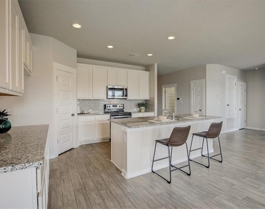 216 Trellis Blvd - Photo Thumbnail 4