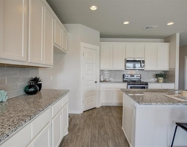 216 Trellis Blvd - Photo Thumbnail 9