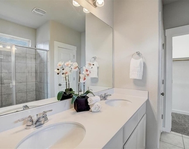 216 Trellis Blvd - Photo Thumbnail 19
