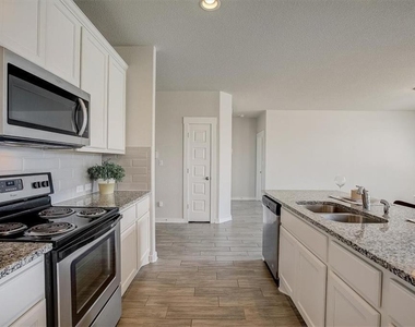 216 Trellis Blvd - Photo Thumbnail 8