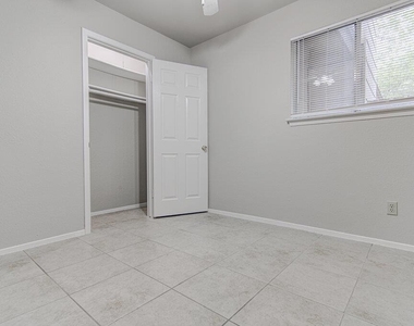 900 Sirocco Dr - Photo Thumbnail 11