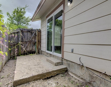 900 Sirocco Dr - Photo Thumbnail 20