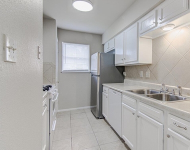 900 Sirocco Dr - Photo Thumbnail 8