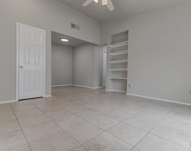 900 Sirocco Dr - Photo Thumbnail 5