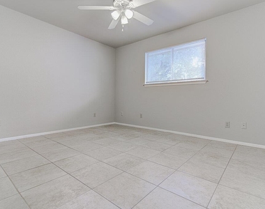 900 Sirocco Dr - Photo Thumbnail 13