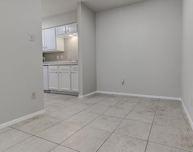 900 Sirocco Dr - Photo Thumbnail 7