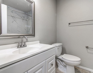 900 Sirocco Dr - Photo Thumbnail 16