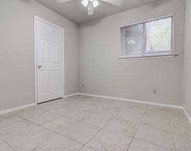 900 Sirocco Dr - Photo Thumbnail 10