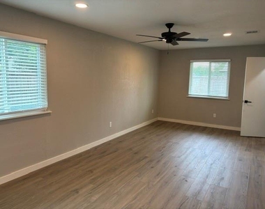 1914 Cameo Dr - Photo Thumbnail 9