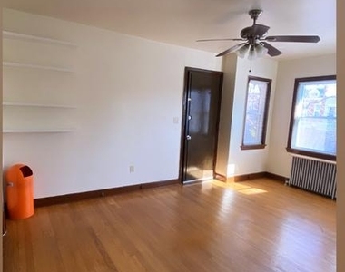 904 5th Street Ne - Photo Thumbnail 1