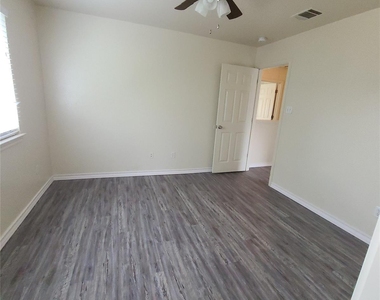 132 Cedargrove - Photo Thumbnail 8