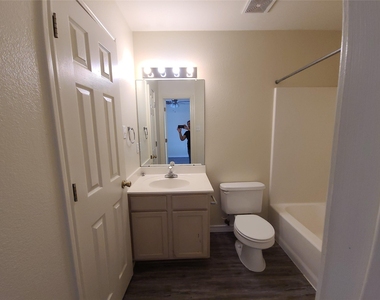132 Cedargrove - Photo Thumbnail 11