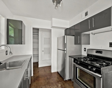 903 Aurora Cir - Photo Thumbnail 8