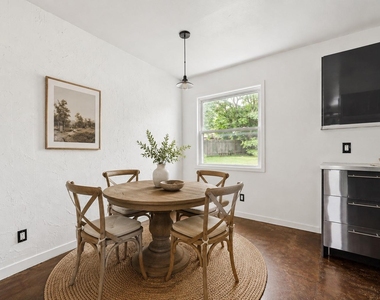 903 Aurora Cir - Photo Thumbnail 10