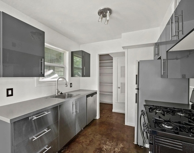 903 Aurora Cir - Photo Thumbnail 7