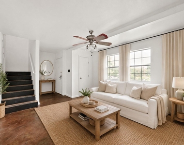 903 Aurora Cir - Photo Thumbnail 5