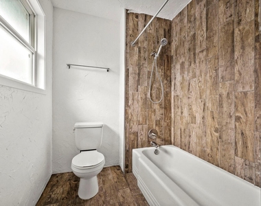 903 Aurora Cir - Photo Thumbnail 16