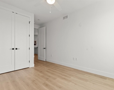 1701 Simond Ave - Photo Thumbnail 19