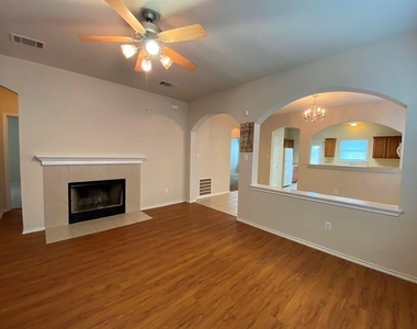 207 Brown St - Photo Thumbnail 4