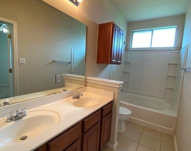 207 Brown St - Photo Thumbnail 15