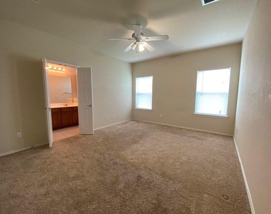 207 Brown St - Photo Thumbnail 13
