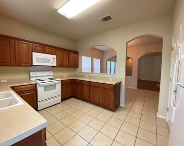 207 Brown St - Photo Thumbnail 10