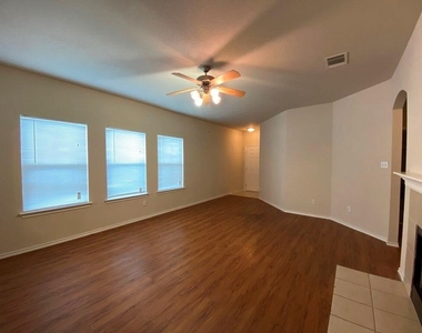 207 Brown St - Photo Thumbnail 5