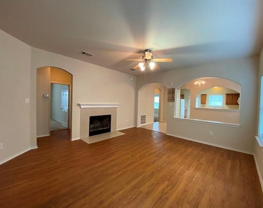 207 Brown St - Photo Thumbnail 3
