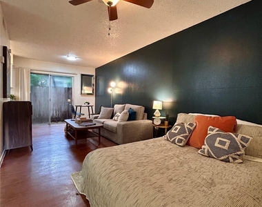 4209 Avenue B Ave - Photo Thumbnail 3